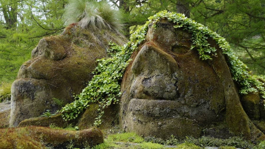 trolls-785555_1920