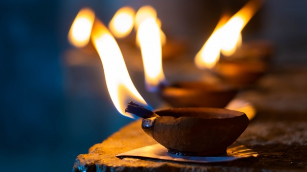 oil-lamp-5323648_1280