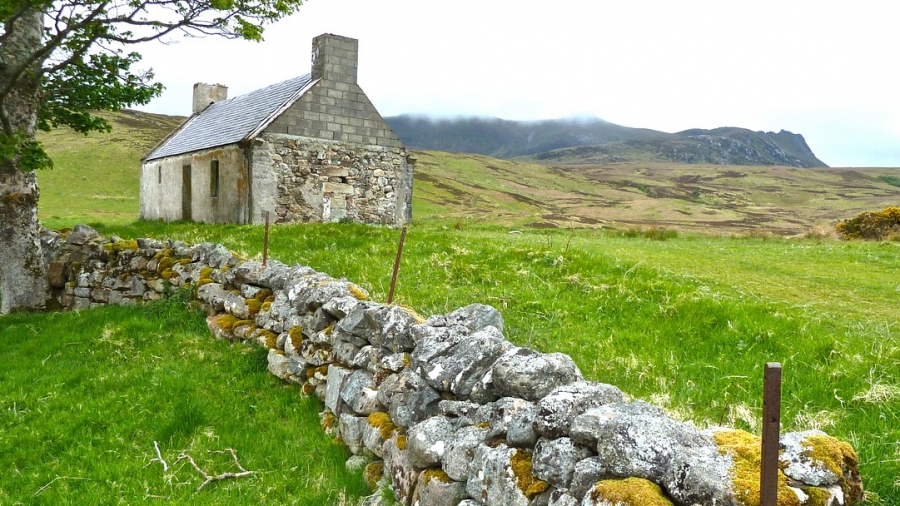 farmhouse-272596_1280