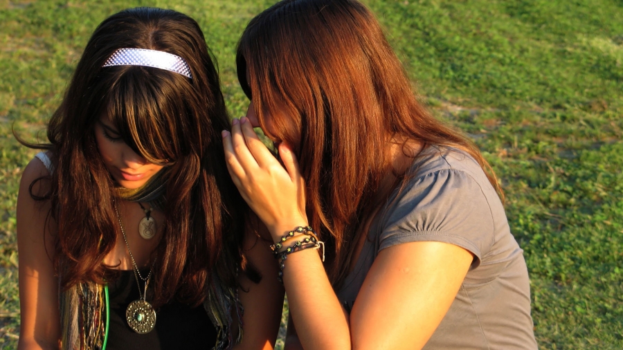 gossip-girls-1-1429866-1920x1440