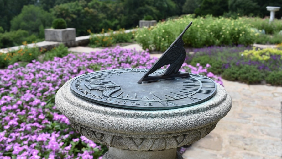 sundial-3588937_1280