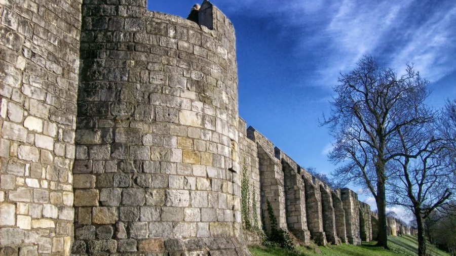 city-walls-164825_1280